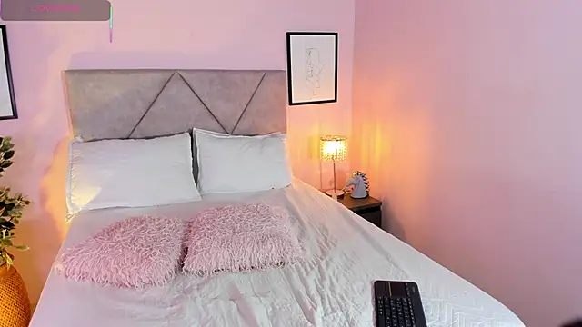 Snapshot of Emilyh_ chatting on January 2026 01:36:01 PM Emilyh online show from January 2026 01:36:01 PM