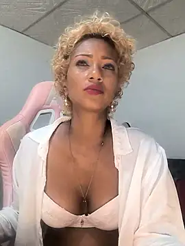 Amaliu  online show from November 2025 07:03:01 PM