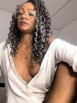 Snapshot of Amaliu_ chatting on February 2025 11:23:02 PM Amaliu online show from February 2025 11:23:02 PM