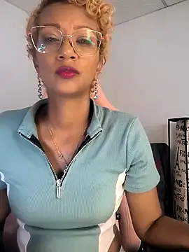 Snapshot of Amaliu_ chatting on October 2025 07:28:01 PM Amaliu online show from October 2025 07:28:01 PM