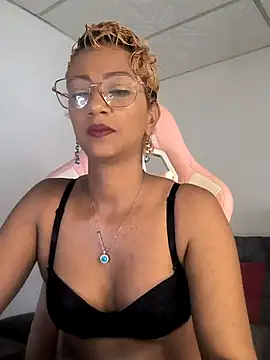 Snapshot of Amaliu_ chatting on October 2025 03:13:02 PM Amaliu online show from October 2025 03:13:02 PM