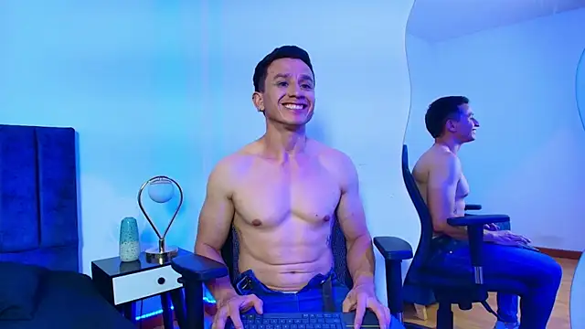 Snapshot of Andrewfalcon chatting on September 2025 07:36:01 PM Andrewfalcon online show from September 2025 07:36:01 PM