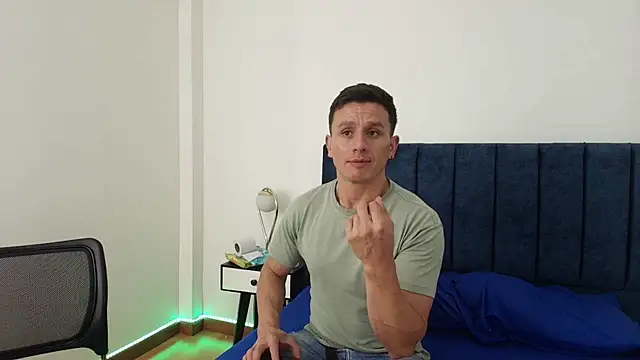 Snapshot of Andrewfalcon chatting on March 2025 07:27:02 PM Andrewfalcon online show from March 2025 07:27:02 PM