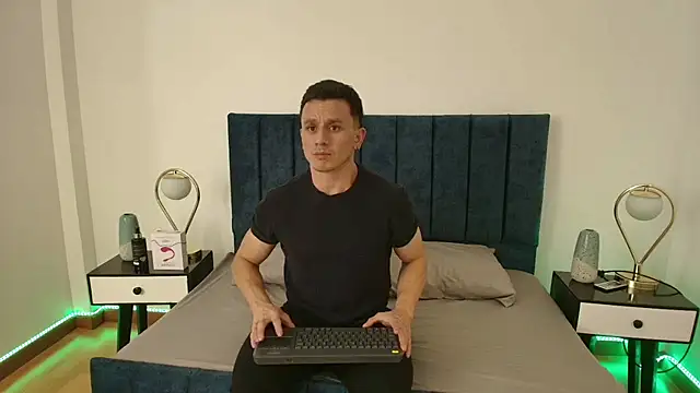 Snapshot of Andrewfalcon chatting on March 2025 07:14:02 PM Andrewfalcon online show from March 2025 07:14:02 PM