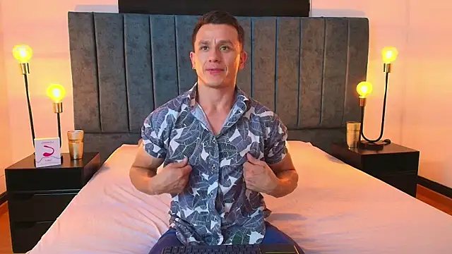 Snapshot of Andrewfalcon chatting on February 2025 06:59:01 PM Andrewfalcon online show from February 2025 06:59:01 PM