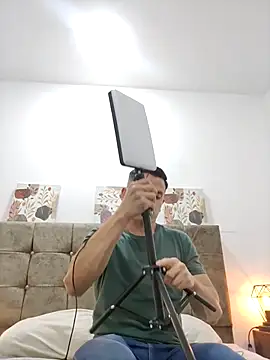 Snapshot of Andrewfalcon chatting on September 2025 07:41:01 PM Andrewfalcon online show from September 2025 07:41:01 PM