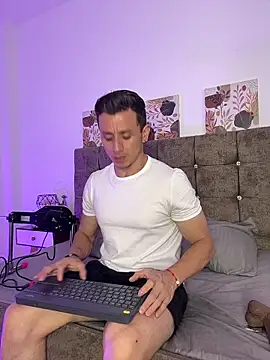 Snapshot of Andrewfalcon chatting on November 2025 06:44:02 PM Andrewfalcon online show from November 2025 06:44:02 PM