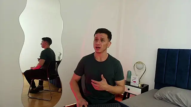 Snapshot of Andrewfalcon chatting on March 2025 12:51:01 PM Andrewfalcon online show from March 2025 12:51:01 PM