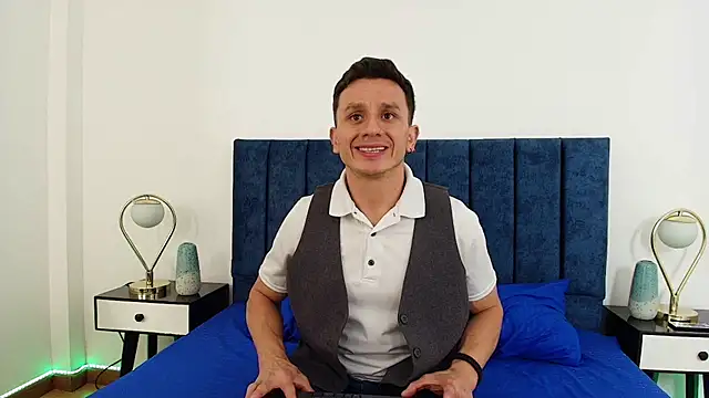 Snapshot of Andrewfalcon chatting on March 2025 07:24:02 PM Andrewfalcon online show from March 2025 07:24:02 PM