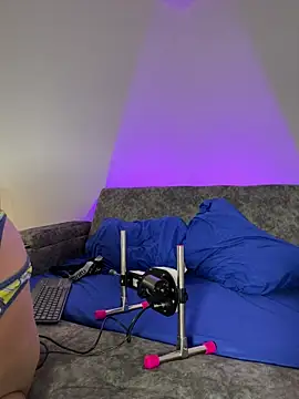 Snapshot of Andrewfalcon chatting on November 2025 07:39:02 PM Andrewfalcon online show from November 2025 07:39:02 PM