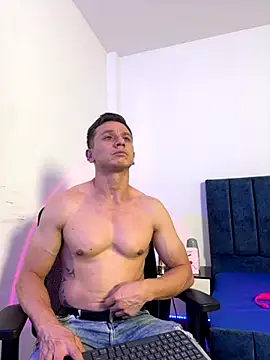 Snapshot of Andrewfalcon chatting on September 2025 08:30:02 PM Andrewfalcon online show from September 2025 08:30:02 PM