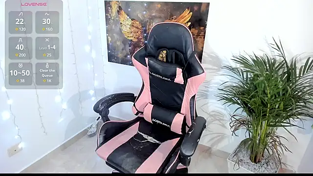 Snapshot of vioolettss chatting on February 2025 12:42:01 AM vioolettss online show from February 2025 12:42:01 AM