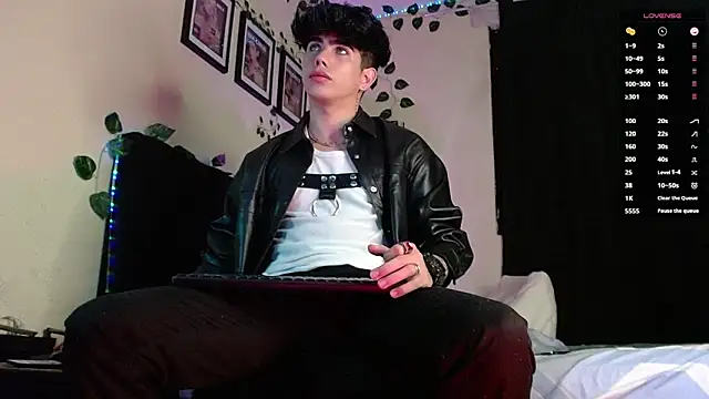 Snapshot of LyleBennett_ chatting on March 2025 10:57:01 AM LyleBennett online show from March 2025 10:57:01 AM