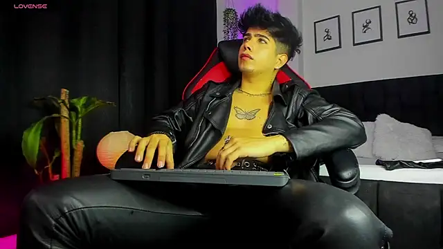 LyleBennett  online show from July 2026 10:48:02 AM