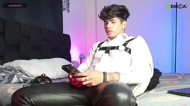 LyleBennett  online show from October 2025 10:48:01 AM