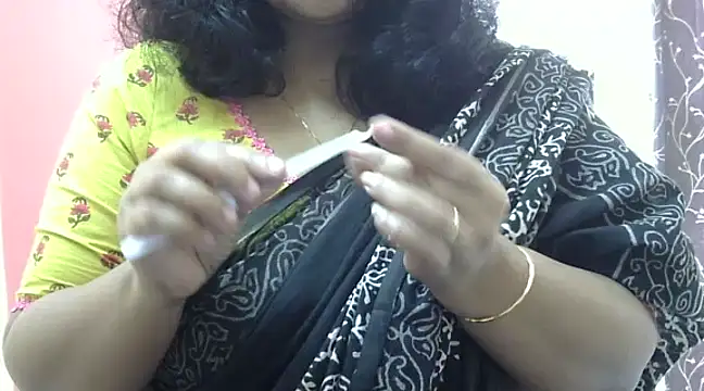 Snapshot of Riya_riyaa chatting on January 2025 07:32:01 AM Riya riyaa online show from January 2025 07:32:01 AM