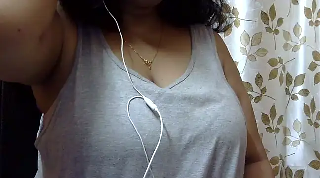Snapshot of Riya_riyaa chatting on January 2025 04:48:02 PM Riya riyaa online show from January 2025 04:48:02 PM