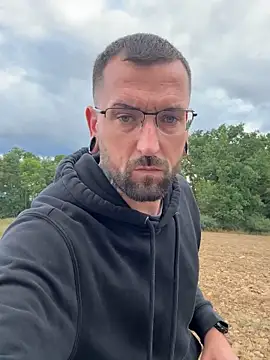 Snapshot of _Haptic_ chatting on September 2025 03:01:02 PM Haptic online show from September 2025 03:01:02 PM