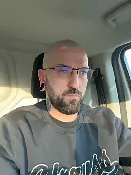 Snapshot of _Haptic_ chatting on December 2025 01:28:02 PM Haptic online show from December 2025 01:28:02 PM