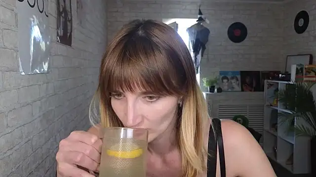 Snapshot of Nika_Kitten chatting on May 2026 11:13:01 AM Nika Kitten online show from May 2026 11:13:01 AM