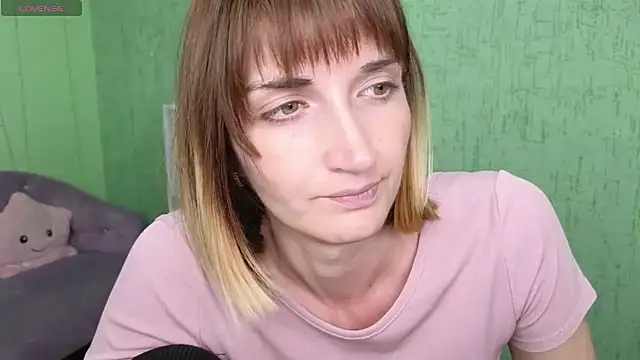 Snapshot of Nika_Kitten chatting on May 2026 10:35:01 AM Nika Kitten online show from May 2026 10:35:01 AM