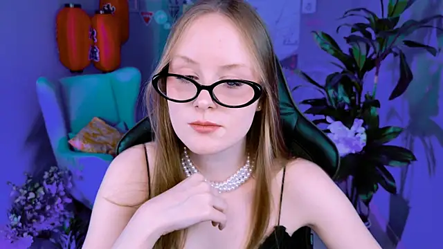 VivienLeeigh online show from September 2025 01:07:02 PM
