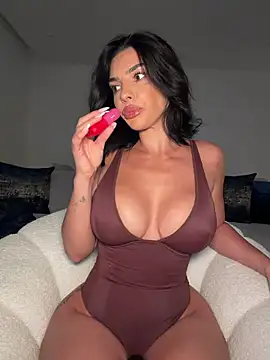 krissiswrld- online show from May 2026 06:22:01 PM
