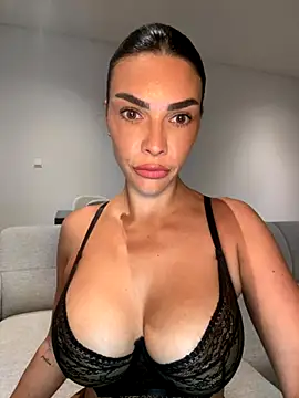 krissiswrld- online show from October 2025 03:35:02 PM