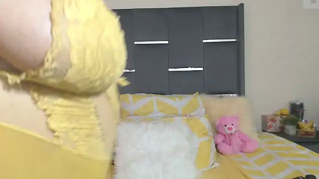 LaCaramellaChocolatia online show from February 2026 03:46:01 PM