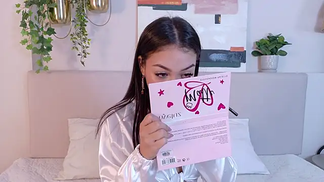 MiaOconner online show from February 2025 11:42:01 AM