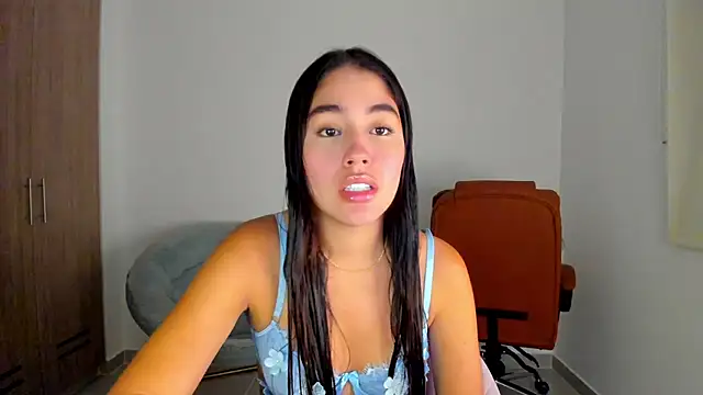 Snapshot of AriaMontgomery chatting on March 2025 11:35:02 PM AriaMontgomery online show from March 2025 11:35:02 PM