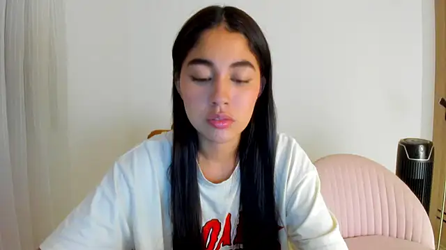 Snapshot of AriaMontgomery chatting on June 2026 05:18:02 AM AriaMontgomery online show from June 2026 05:18:02 AM