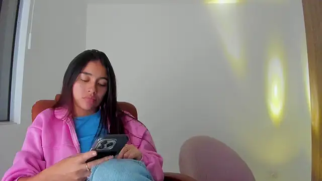 Snapshot of AriaMontgomery chatting on October 2025 04:13:01 AM AriaMontgomery online show from October 2025 04:13:01 AM