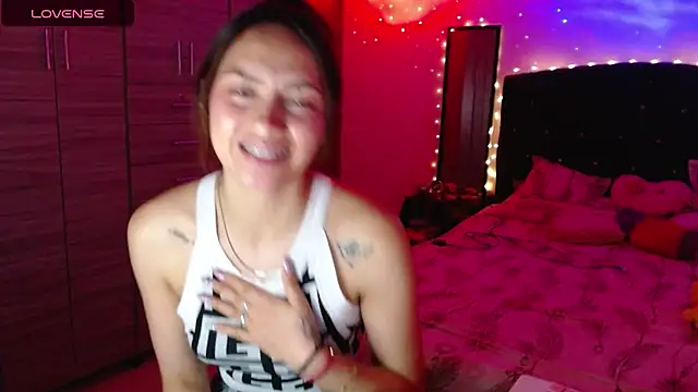 holy juli online show from October 2025 02:49:02 AM