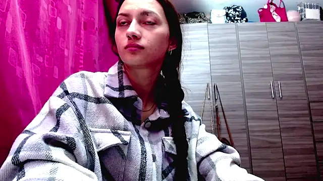 holy juli online show from February 2026 03:51:01 AM