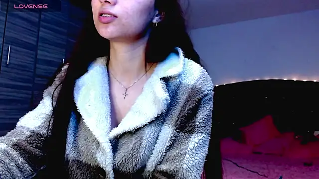 holy juli online show from December 2025 04:23:02 AM