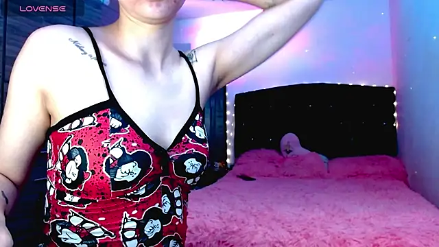 holy juli online show from November 2025 03:39:02 AM