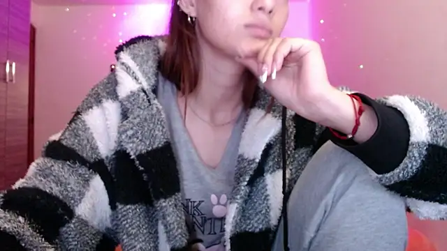 holy juli online show from May 2026 02:49:02 AM
