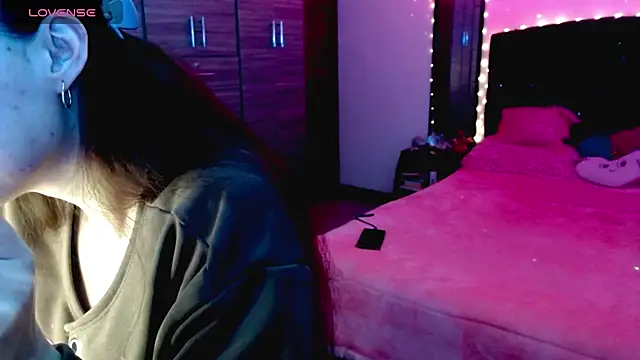 holy juli online show from November 2025 03:42:02 AM