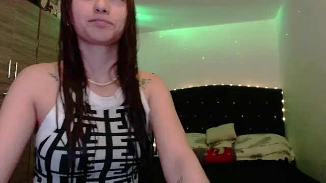 holy juli online show from May 2026 05:51:01 AM