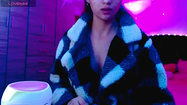 holy juli online show from November 2025 03:44:01 AM