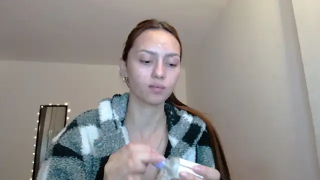 holy juli online show from April 2026 02:50:02 AM