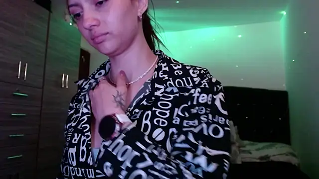 holy juli online show from June 2026 04:20:02 AM