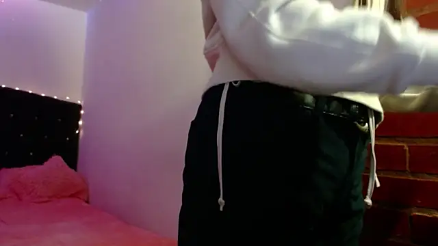 holy juli online show from March 2026 03:39:02 AM