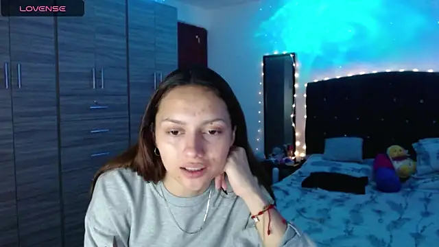 holy juli online show from September 2025 02:55:01 AM