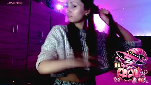 holy juli online show from October 2025 02:45:01 AM