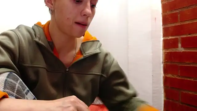 holy juli online show from April 2026 05:33:01 AM