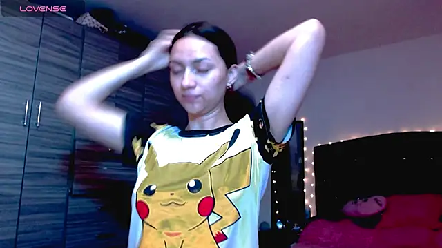 holy juli online show from December 2025 04:45:01 AM