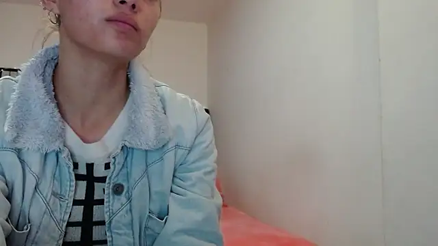 holy juli online show from April 2026 03:57:02 AM