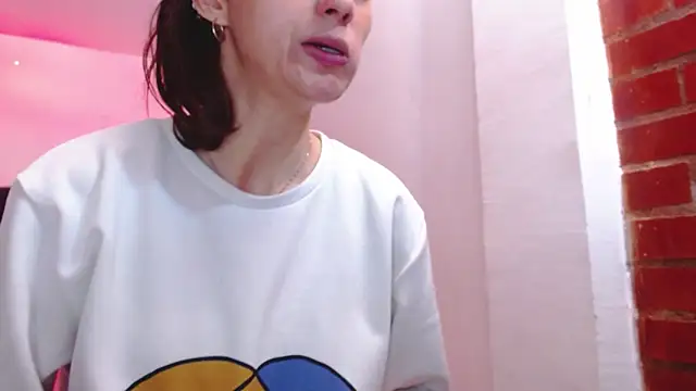 holy juli online show from March 2026 03:10:01 AM